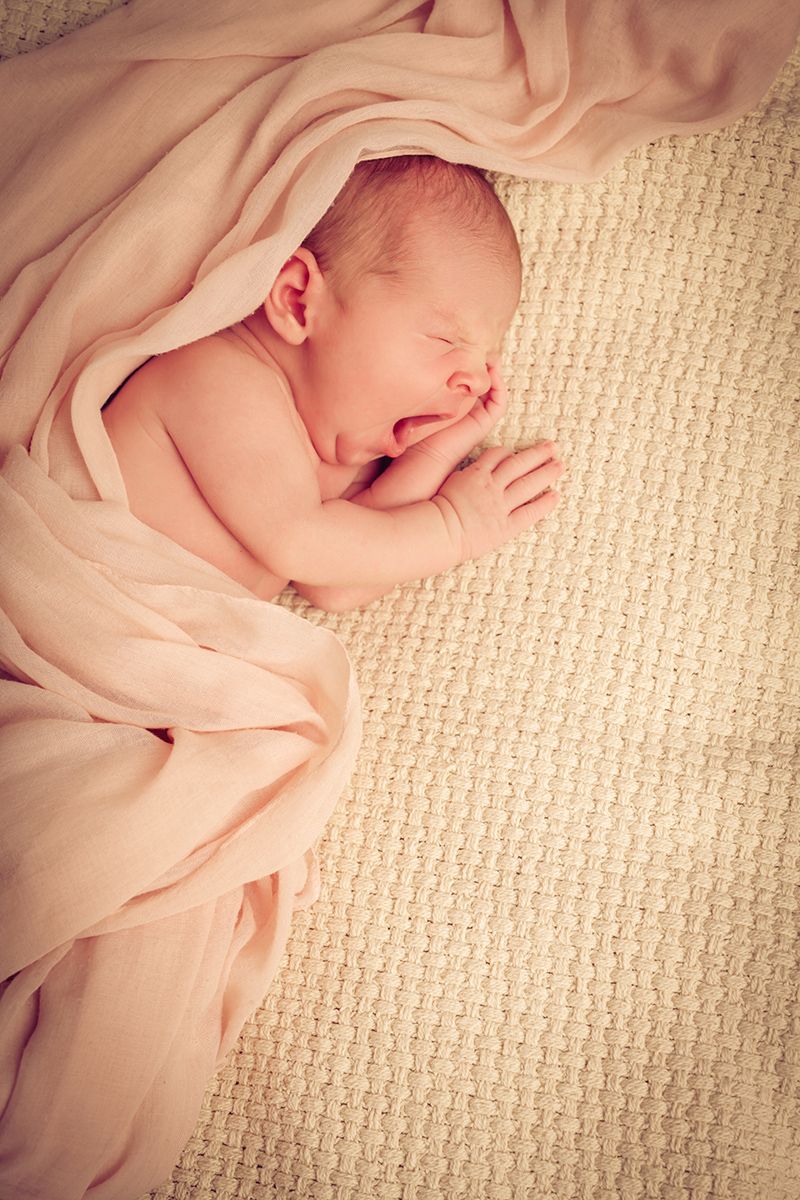 Newborn Shooting mit Tüchern